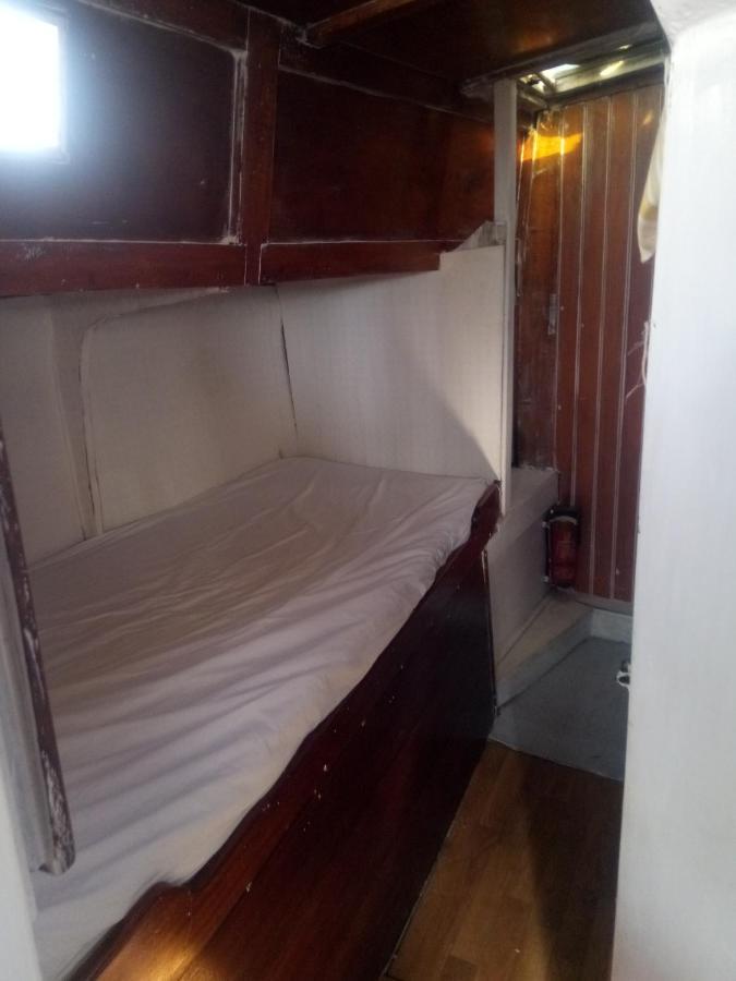 Bateau En Ville Saint Tropez Bagian luar foto